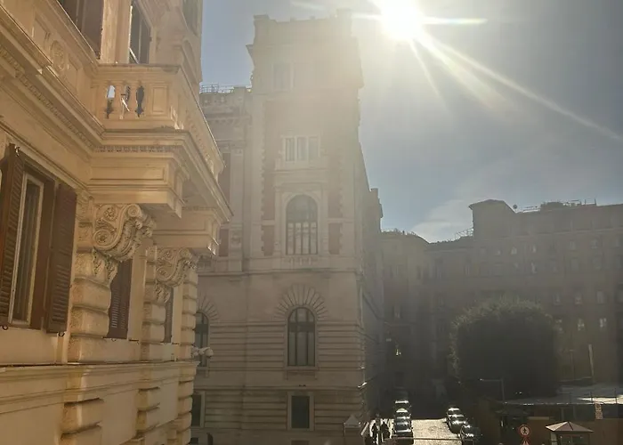 Ah Luxury Montecitorio 4* روما