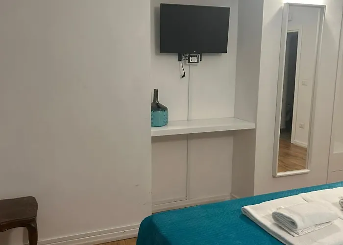 Ah Luxury Montecitorio بيت ضيافة 4*