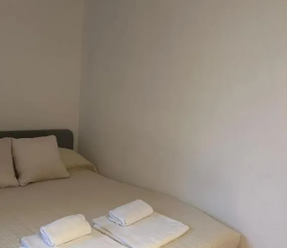 Ah Luxury Montecitorio ゲストハウス 4*