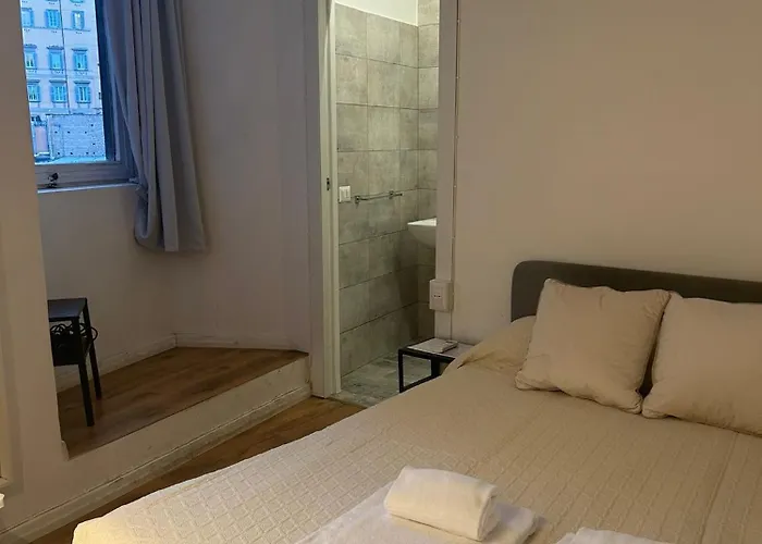 ゲストハウス Ah Luxury Montecitorio 4*